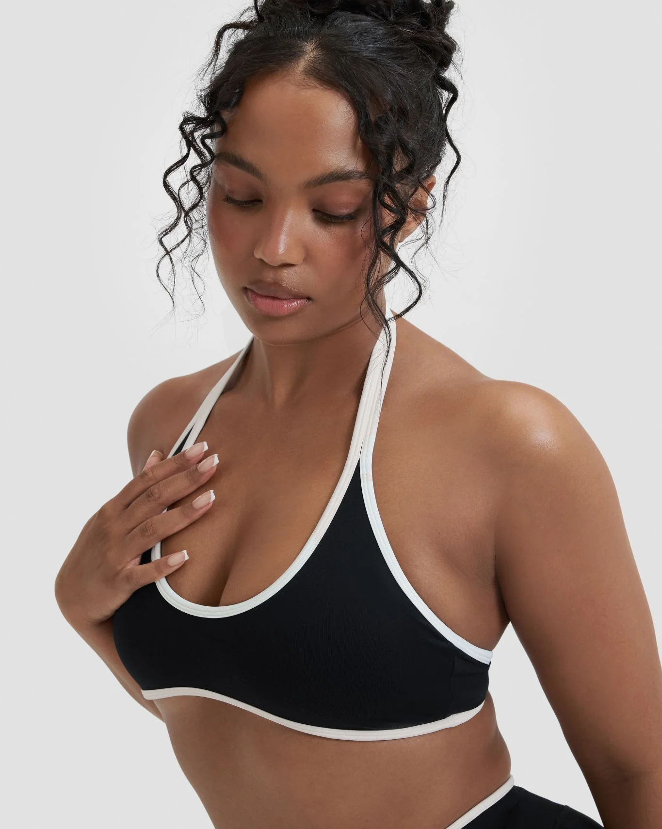 Elevate™ Outline Halterneck Bra | Night Black - Image 5