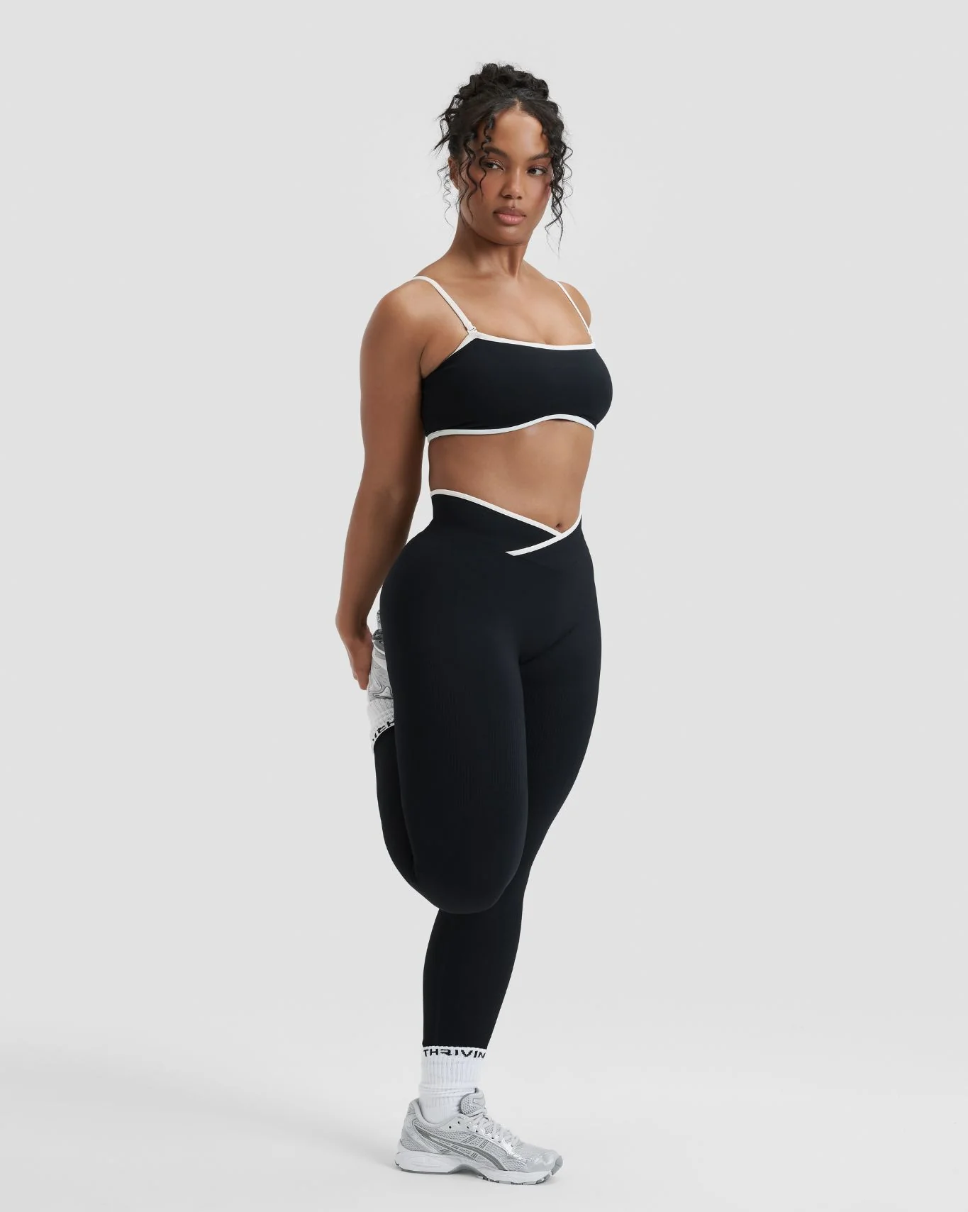 Elevate™ Outline V High Waist Leggings | Night Black - Image 4