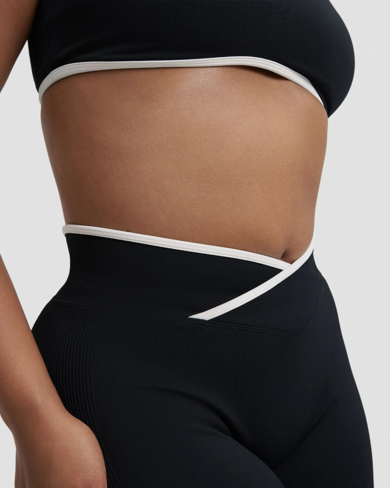Elevate™ Outline V High Waist Leggings | Night Black - Image 5